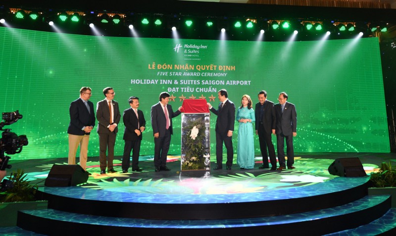 Khách sạn Holiday Inn & Suites đạt chứng nhận 5 sao - Ảnh 1. Khách sạn Holiday Inn & Suites đạt chứng nhận 5 sao - Ảnh 1.