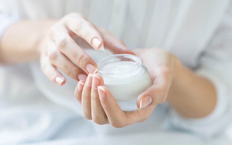 Cách chăm sóc da mụn trong mùa đông- Ảnh 3. Chuyên gia khuyến cáo cách khắc phục da khô, ngứa trong mùa đông