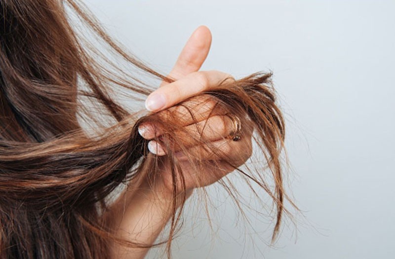 Dùng phấn rôm cho tóc có hại không?- Ảnh 2. Dùng phấn rôm cho tóc có hại không?- Ảnh 2.