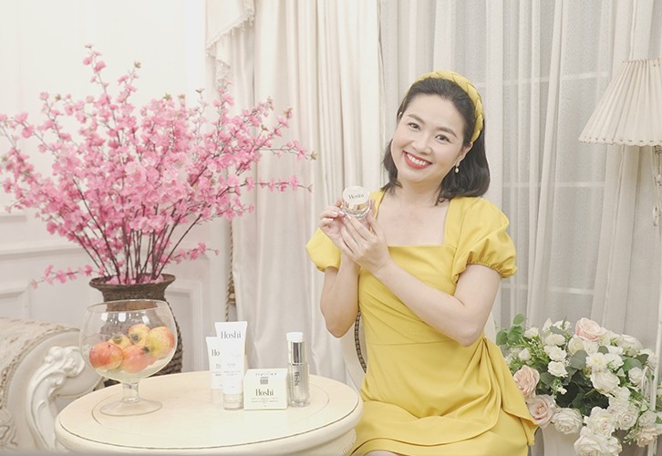Nghệ sĩ Lê Khánh tiết lộ "Tam đại hoạt chất" - Bí quyết vàng cho làn da "không tuổi"- Ảnh 1. Nghệ sĩ Lê Khánh tiết lộ "Tam đại hoạt chất" - Bí quyết vàng cho làn da "không tuổi"- Ảnh 1.