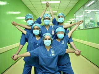 Huy động tổng lực, 'khóa chặt bên ngoài, dập dịch bên trong'