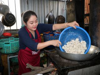NGỌN LỬA SẺ CHIA: NGUYỄN THỊ THỦY TIÊN VÀ ĐỘNG LỰC THẮP SÁNG NIỀM TIN NƠI BẾP CƠM 0 ĐỒNG