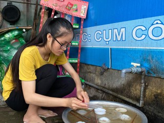 Giấc mơ đại học có nguy cơ dang dở của nữ sinh nghèo rửa bát thuê