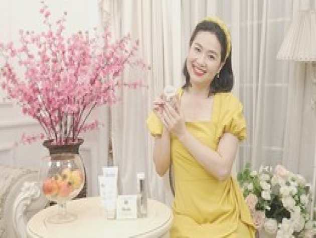 Nghệ sĩ Lê Khánh tiết lộ "Tam đại hoạt chất" - Bí quyết vàng cho làn da "không tuổi"